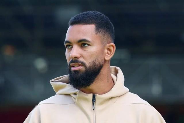 开云APP-维拉有意签回旧将道格拉斯·路易斯